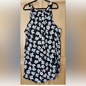 Torrid Sz 5 Floral Top Black White
